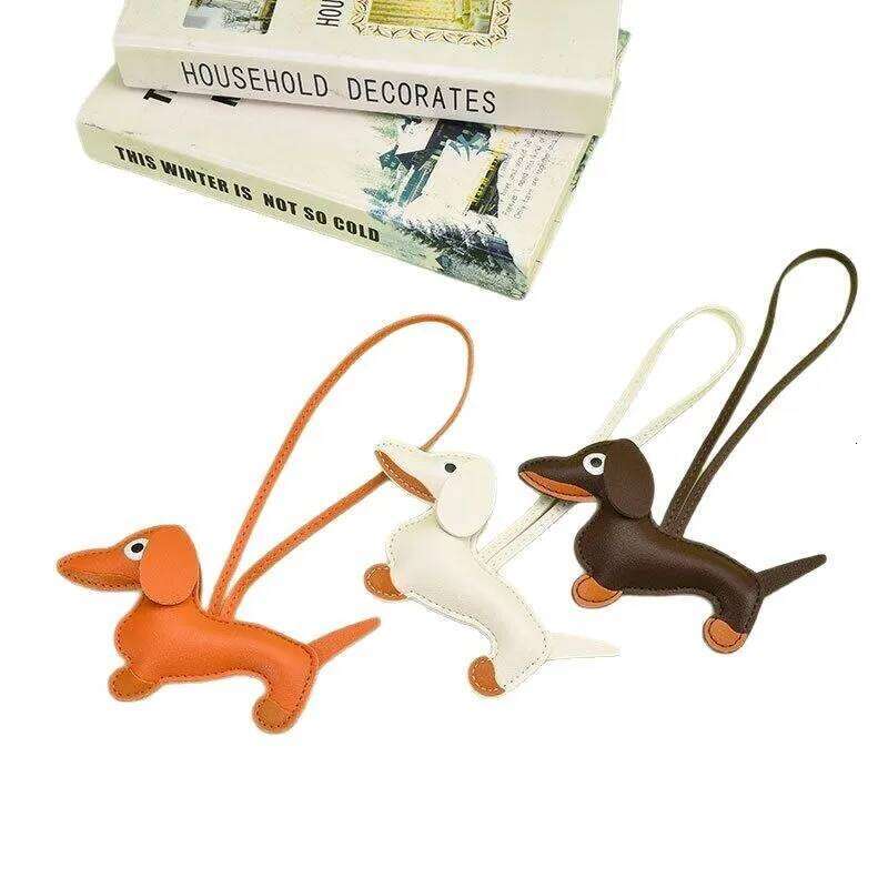 Adorable Dachshund Charm Pendant, Leather Material, Women's Bag Accessory, Exquisite Style Z260130