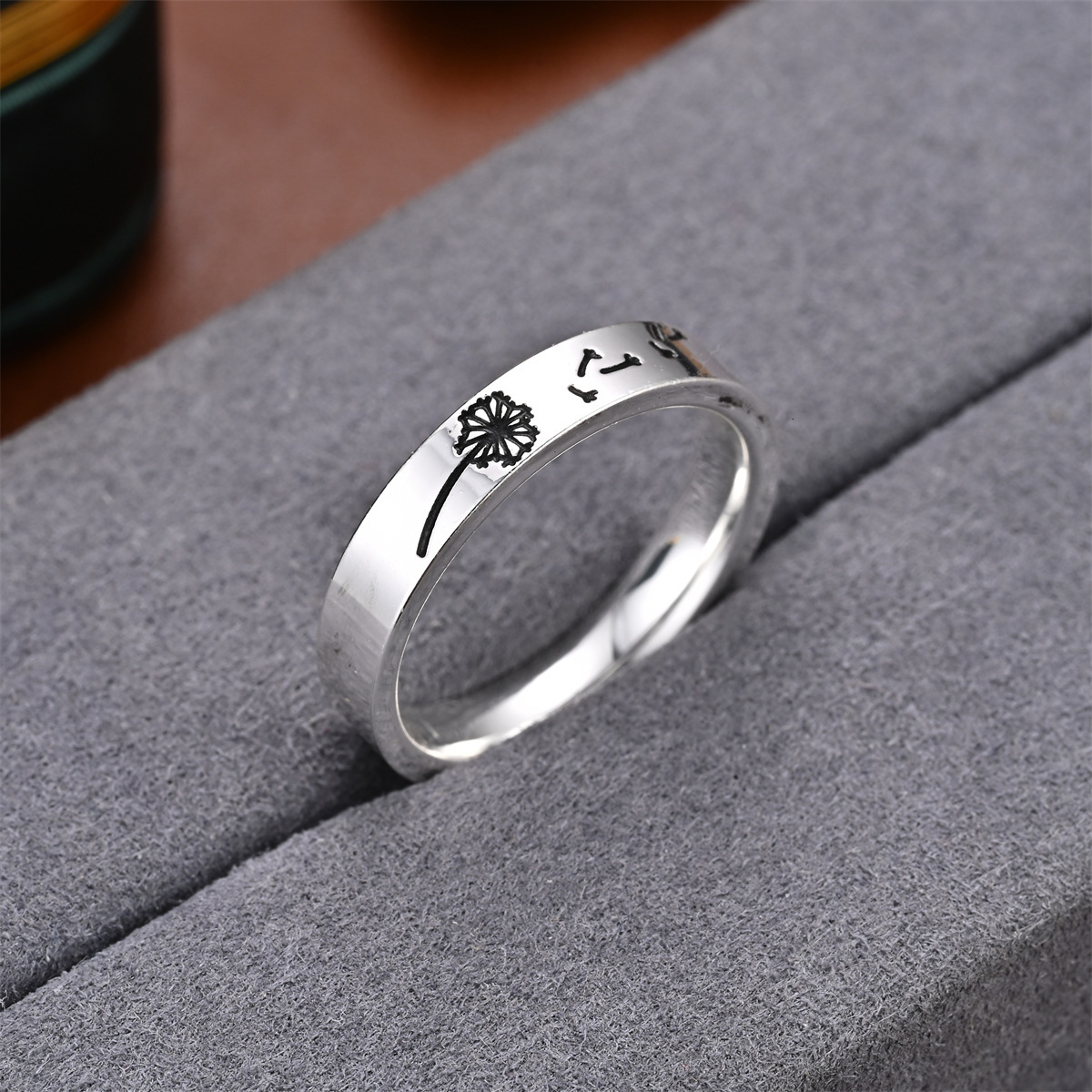 Fashion New Flat Corrosion Oil Dipped Dandelion Couple Rings Source Manufacturer Bulk Discount