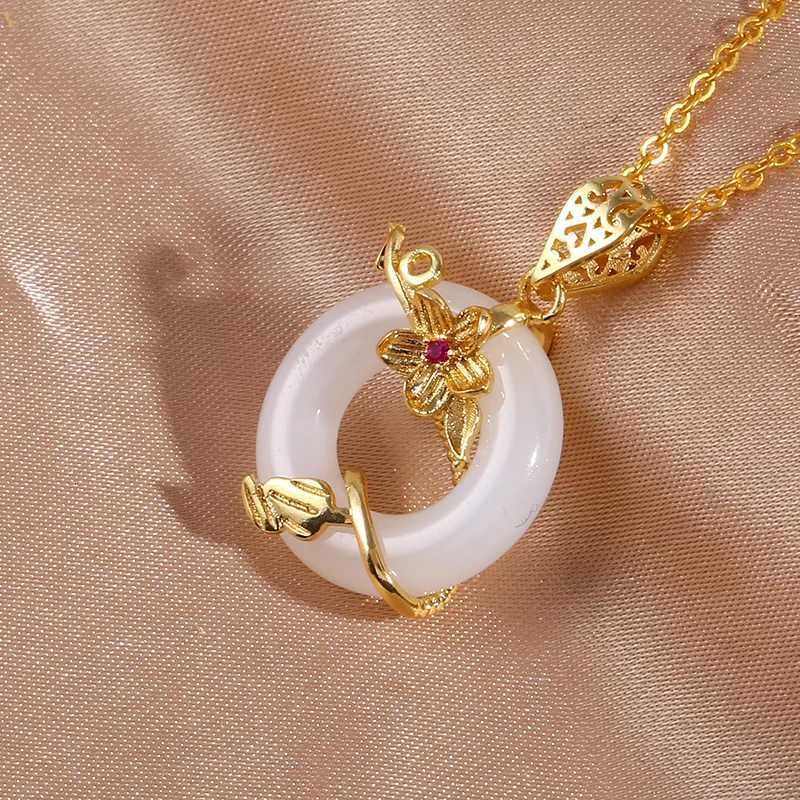 Copper 5 Flowers Tree of Life Leaves and Imitation Jade Pendant Necklaces Give Women A Sense of Luxury and Niche Design Y260130