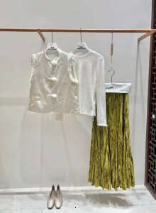 Zhihetang Winter Chinese Style Stand Collar Padded Thickened For Women New Year Festive Layered Vest LEEGO LENS