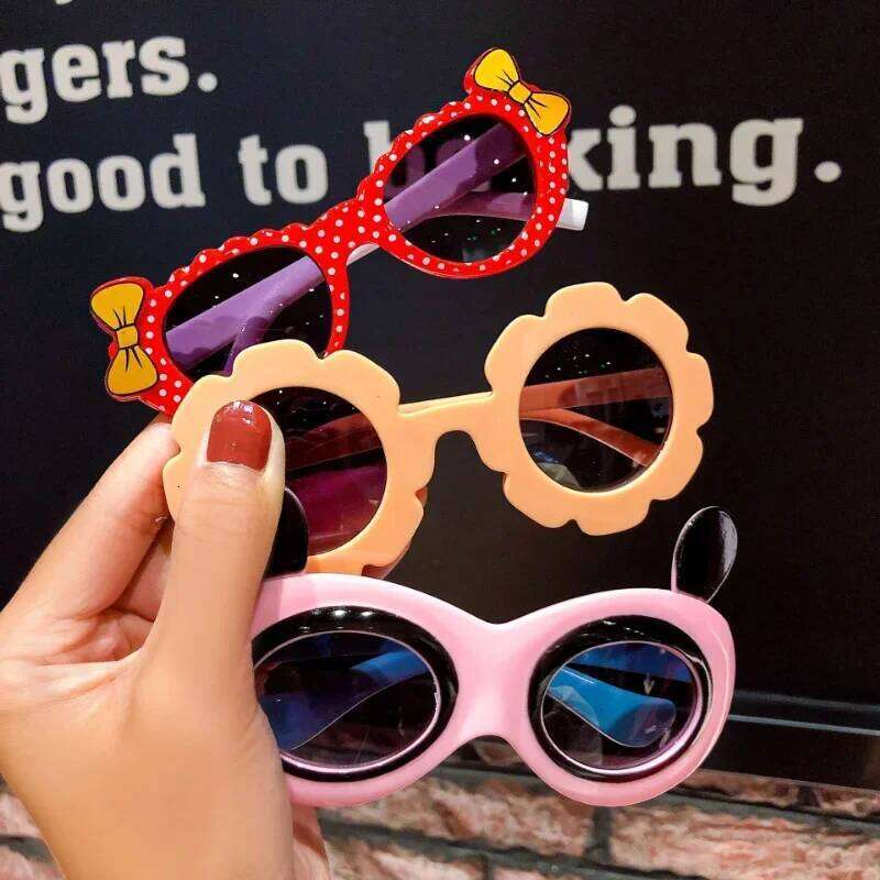 1pc Children UV400 Frame Cool Sunglasses Outdoor Kids Cute Girls and Boys Summer Beach Holiday Eyewear New H260130
