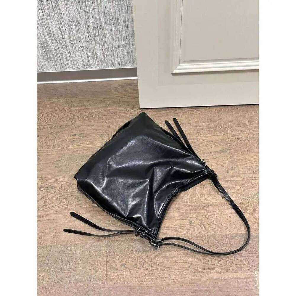 Autumn Winter New Large Capacity Bucket Bag for Women's Work Commuting Single Shoulder Shopping Bags Z260130