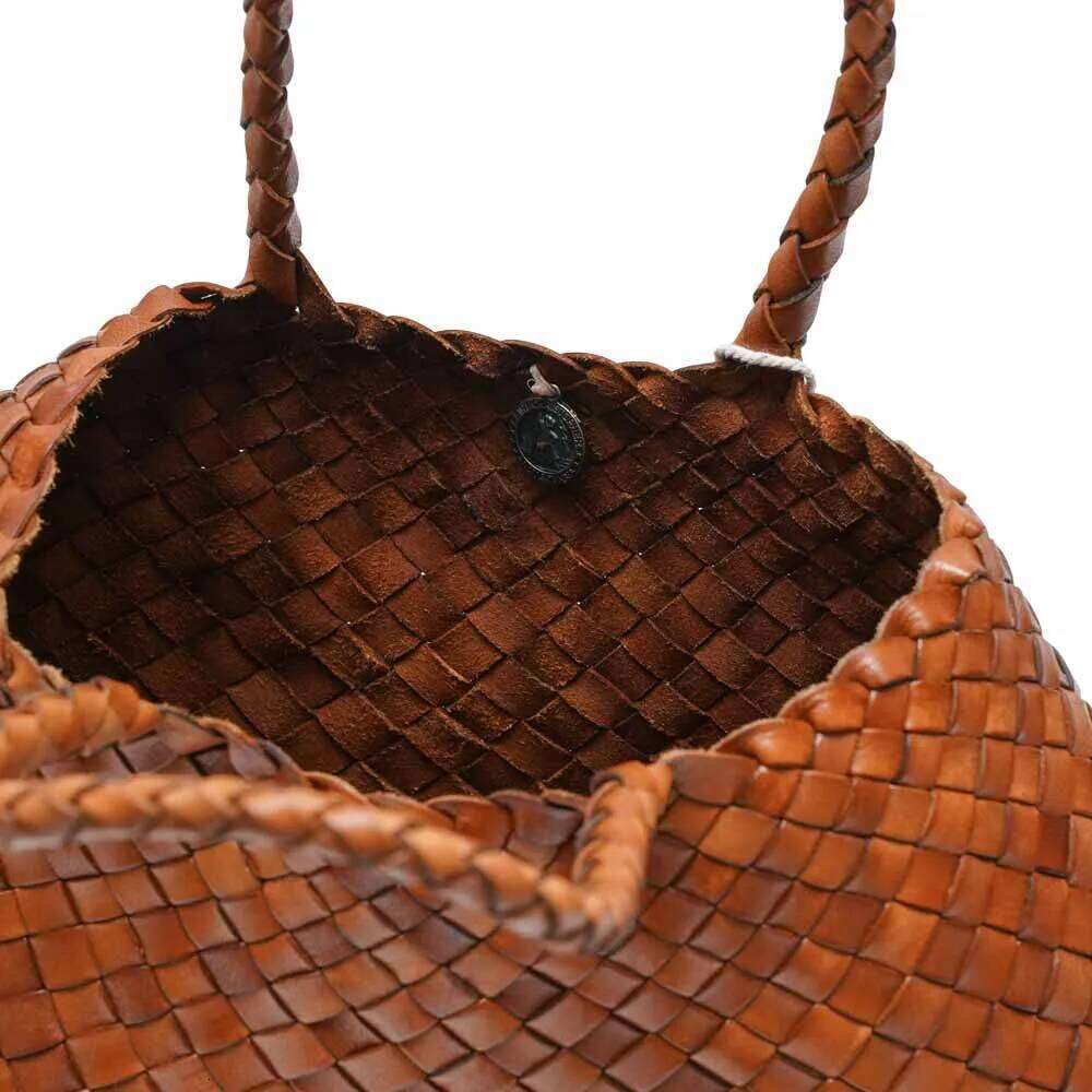 Genuine leather French hand-woven bag new niche design top layer cowhide vintage vegetable basket bag fashion lady handbag