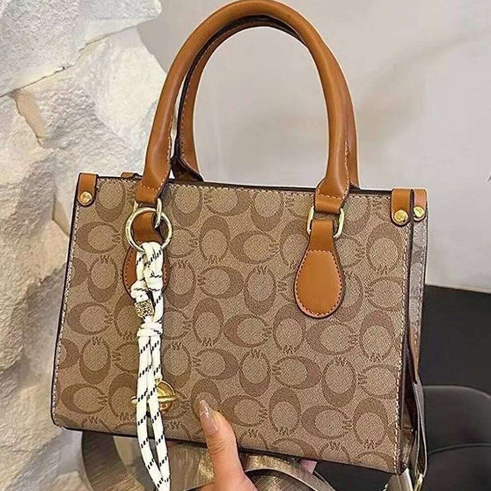 New Fashion Versatile Women's With Large Capacity And High Quality, Retro Vintage Flower Handheld Tote Bag