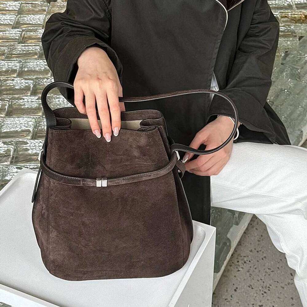 Hot Selling New Minimalist Indie Bucket Luxe Versatile Shoulder Commuter Simple Handheld Purse Premium Women's Bag Luxury Bags PIERRELOUES