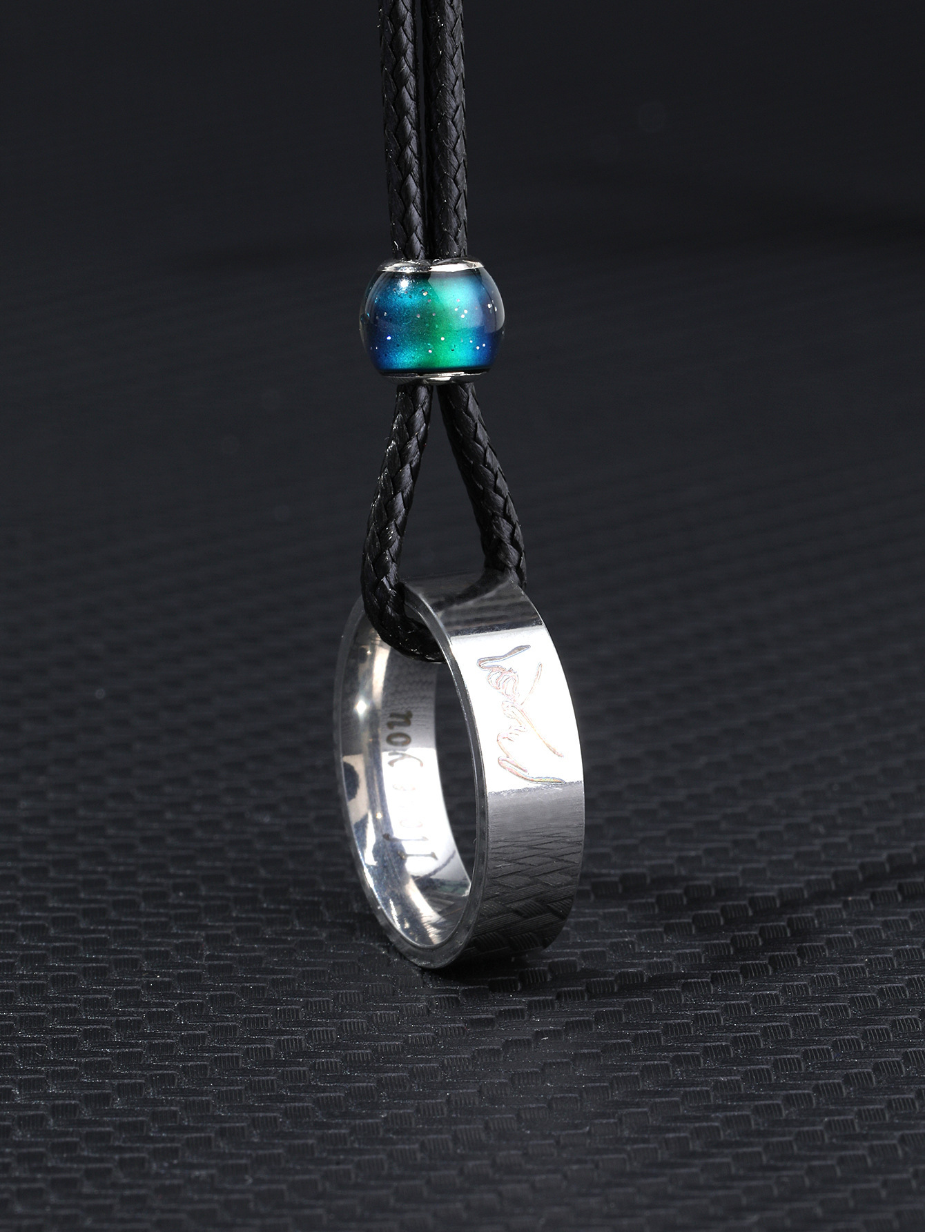 Exclusive Creative New Color-Changing Round Bead in Hand I Love You Couple Rings Necklace Manufacturer