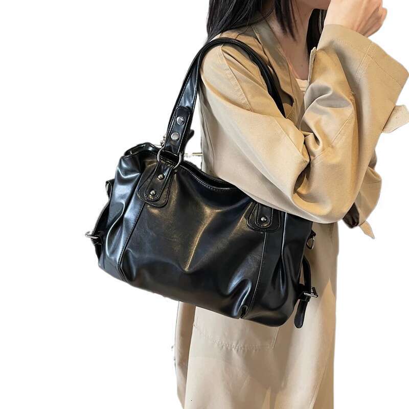 1 Piece Women's Pure Color Pu Retro Large Capacity Shoulder Tote Bag