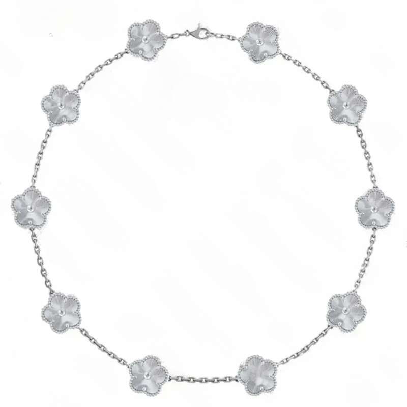 Clover Necklace Luxury Necklace For Woman Leaf Clover Necklace Gold Jewelry Suitable For Daily Wear Silver Jewelry Flowers Pendant Necklace Wedding Gi