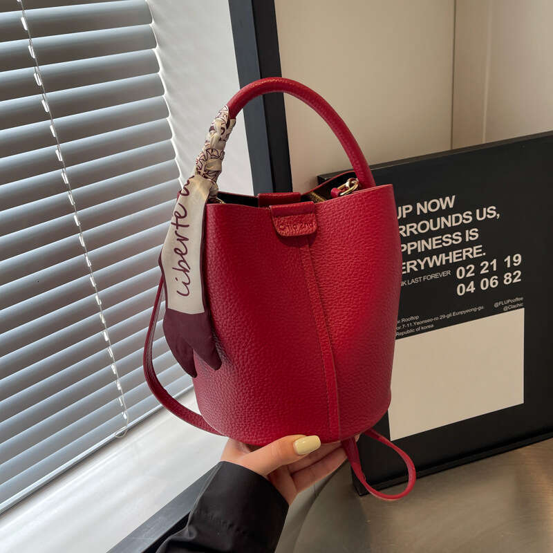 New Arrivals New Red Versatile High-End Feel Single Shoulder Ladies Crossbody Handheld Bucket Bag Evergwish
