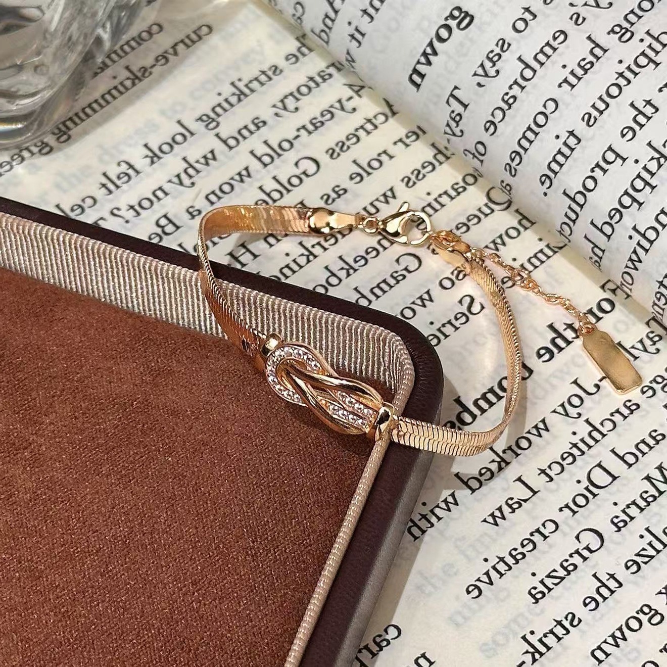 Bracelet French Snake Bone Dynamic Horseshoe Buckle Bracelet For Women Classic Thousand Gold Style High-End Design Sense Bracelet