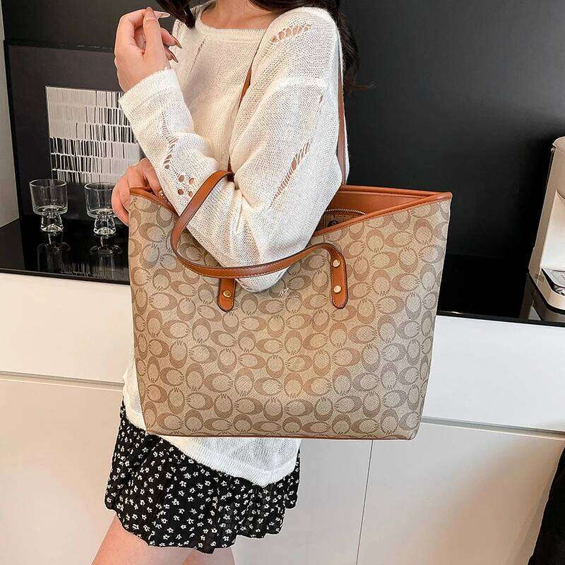Luxury And Fashionable Handbag Modern Trend PU Leather Crossbody For Women Classic Design Zipper Shoulder Bag Z260130