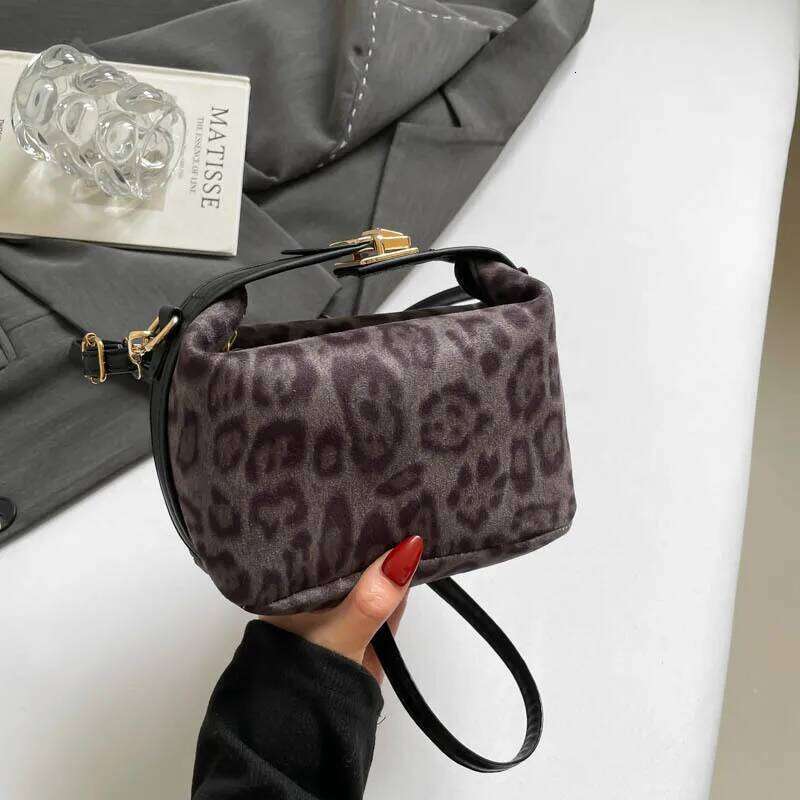 New Retro Leopard Print Shoulder for women Frosted Personality Design Street Trend Commuter Versatile female Crossbody Bag