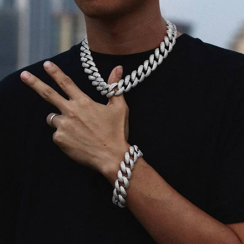 2026 Hot Sale Sparking 18mm Full Iced Out Cuban Link Chain Mens Fashion Jewelry Gold Plated Miami Cuban Link Chain