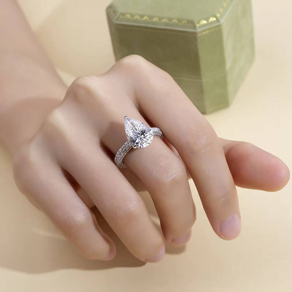 Custom IGI Certificate Gold Jewelry 18K Pear Cut 5CT E VVS2 Lab Grown Diamond Ring MSR-1897