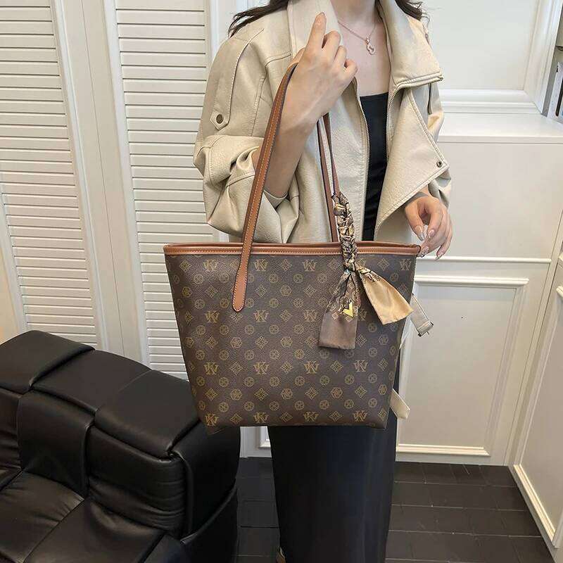 New zipper shoulder women's crossbody Paris fashion party shopping bag, equipped with luxury chain strap Z260130