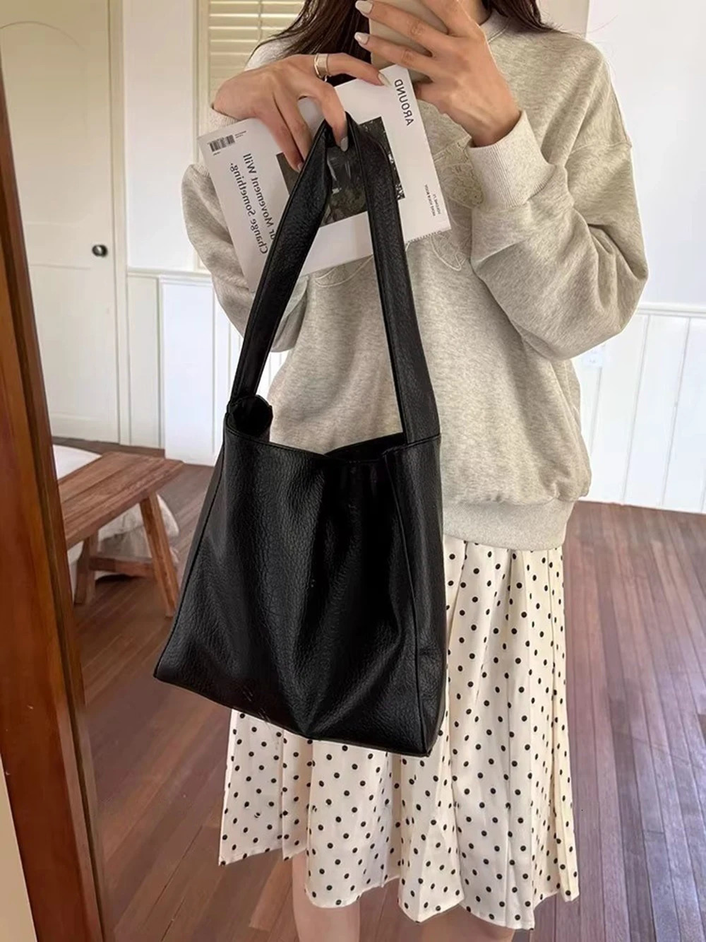 Casual Solid Color Soft PU Leather Womens Large Capacity Tote Bag Fashion Wide Shoulder Strap Female Single Shoulder Bag 260123