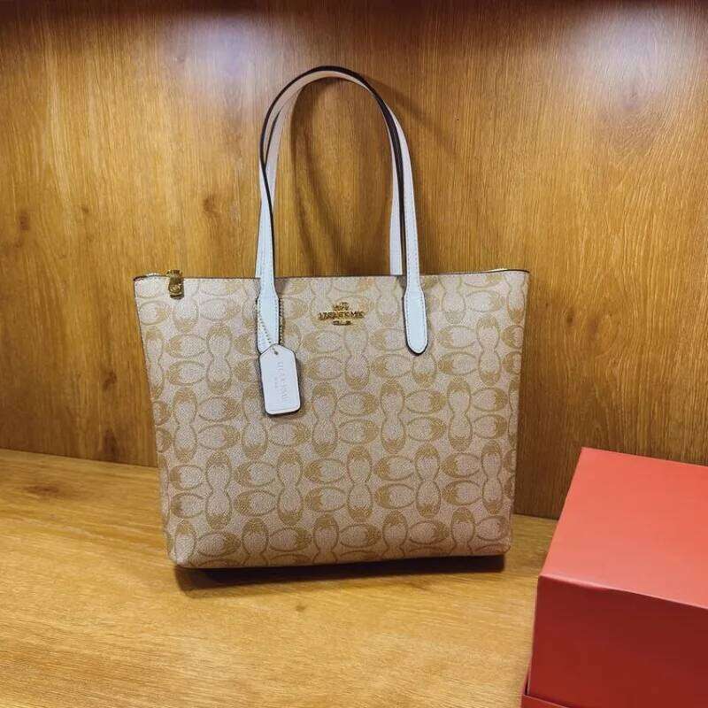 Premium Vintage Luxury Crossbody Bag Large Capacity Practical Stylish for Daily Commute Weekend Outdoor Leisure Outings Z260130