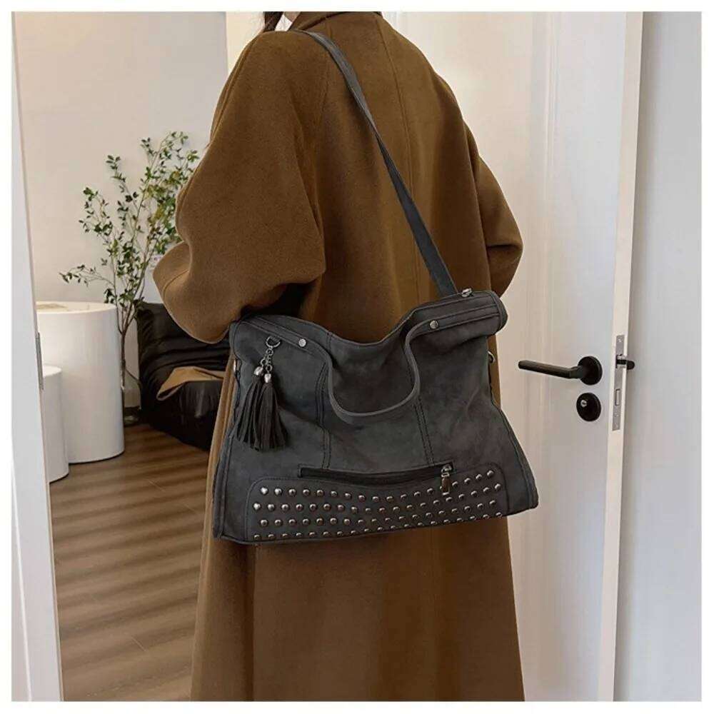 Luxury Large Capacity Shoulder Tassel Rivet Crossbody Bag PU Women's Handbag Women Z260130