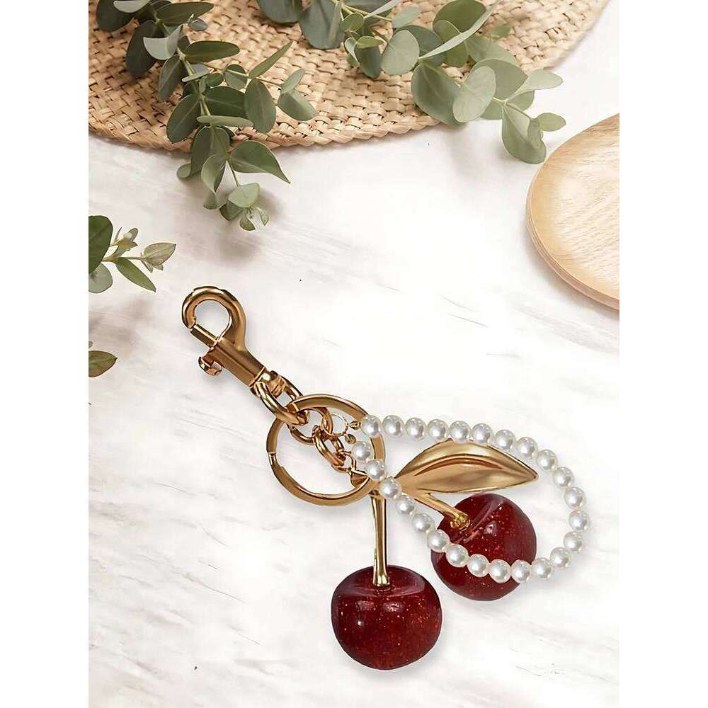 Exquisite Premium Pearl Red Cherry Golden Key Chain Simplicity Individuality Bag Pendant Accessory Z260130