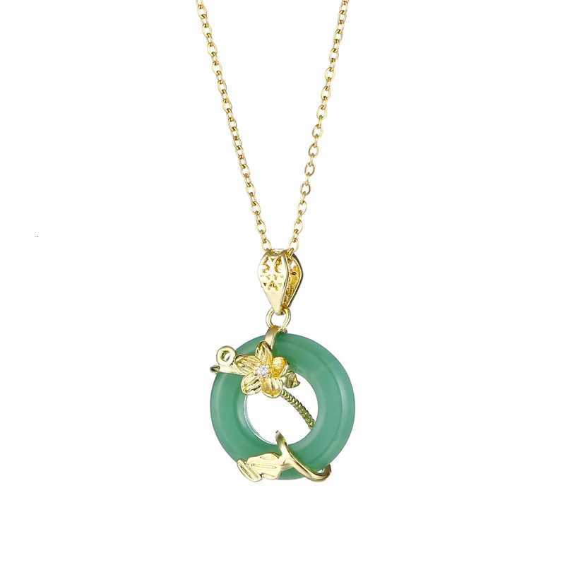 New In Retro Gold Color Flower Wrap Green Ping An Buckle Pendant Necklaces For Women Temperament Female Clavicle Chain Jewelry Y260130