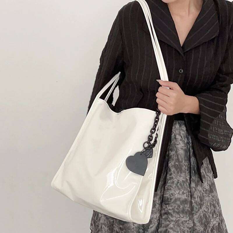 Large-capacity Women's New Simple Versatile Shoulder Textured Patent Leather Bucket Class Commuter Tote Bag Z260130