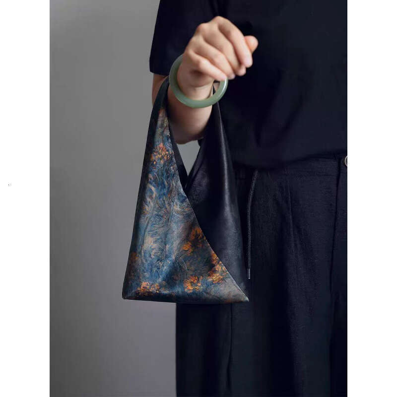 New Chinese Style National Flag Cheongsam Retro Song Brocade Xiangyun Silk Bucket Women Underarm Portable Small Handbag Makeup Bag Evergwish