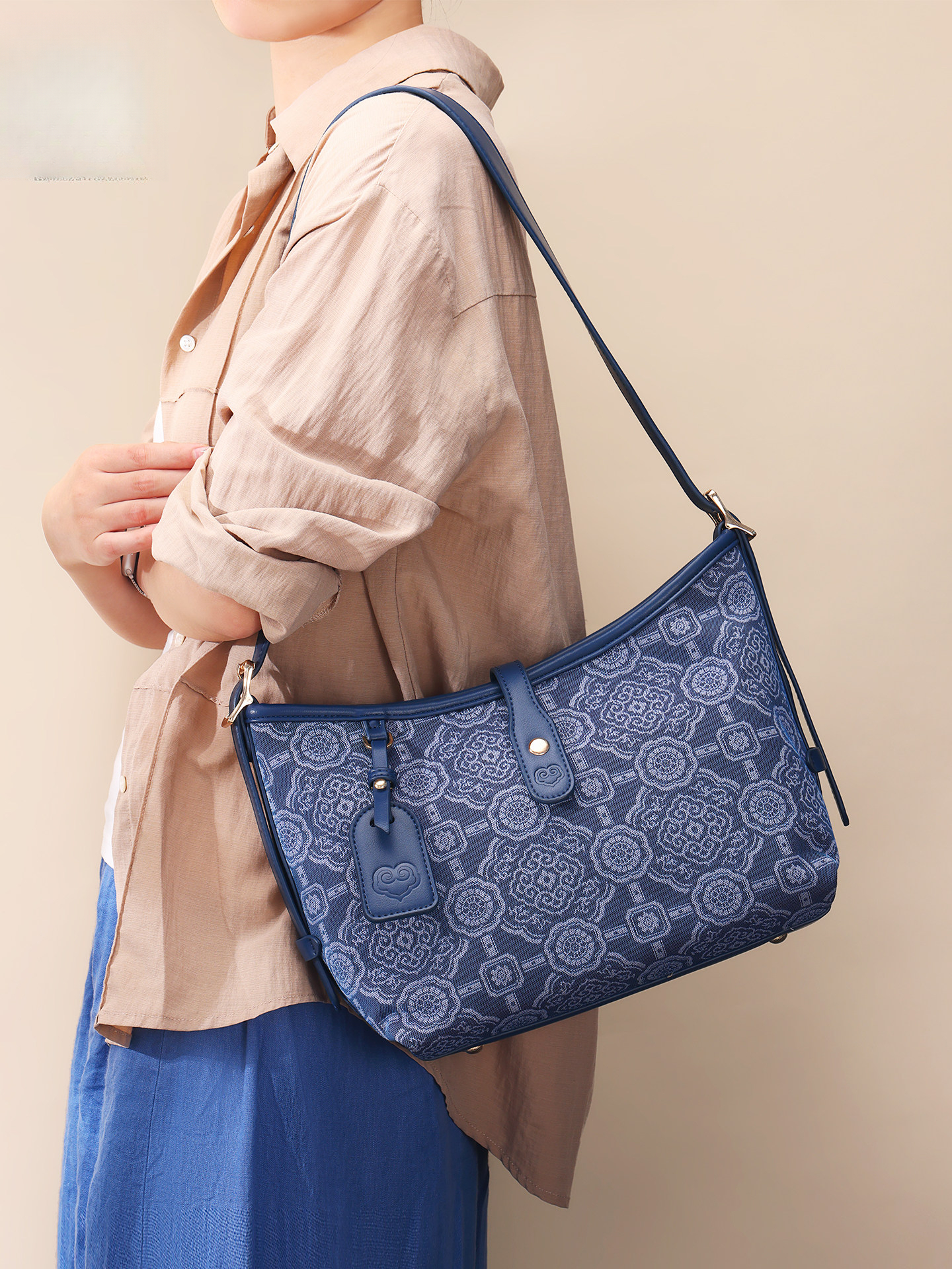 Bestseller Forbidden City Cultural and Creative Four-Horse Ruyi Crossbody Versatile Commuting Shoulder Exquisite Fashion Bag Girlfriend Birthday Gift 