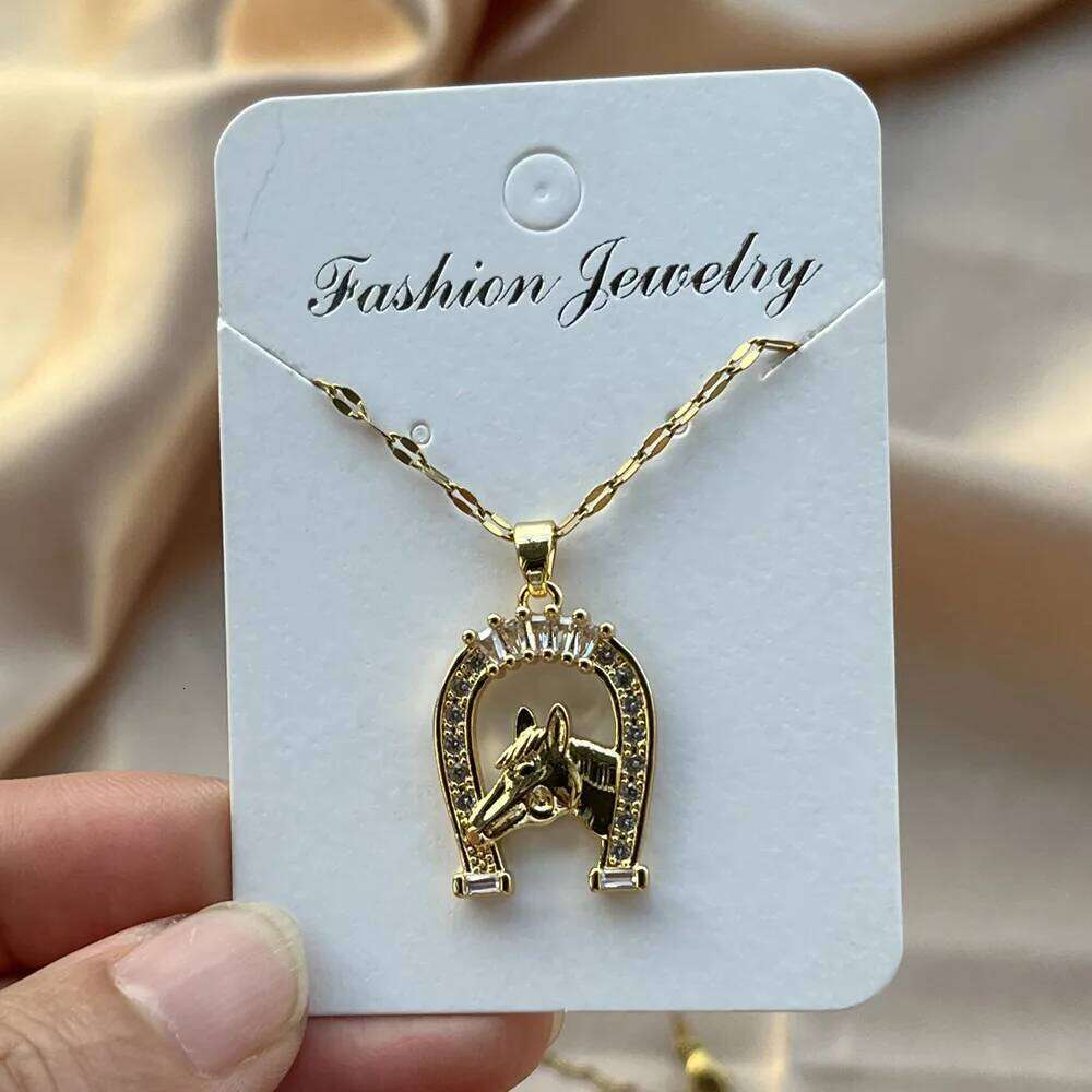 Fashion Cubic Zircon U Shape Horse Necklace Gold Plated Hoseshoe Pendant for Women Engagement Animal Jewelry Anniversary Gift