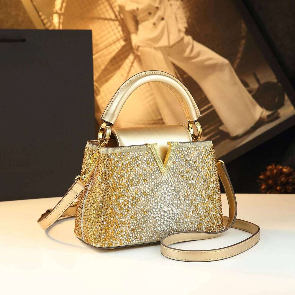 Luxury Fashion Diamonds Women's Handbags New V Letter Small Shoulder Crossbody Bag Genuine Leather Messenger Shell Bags
