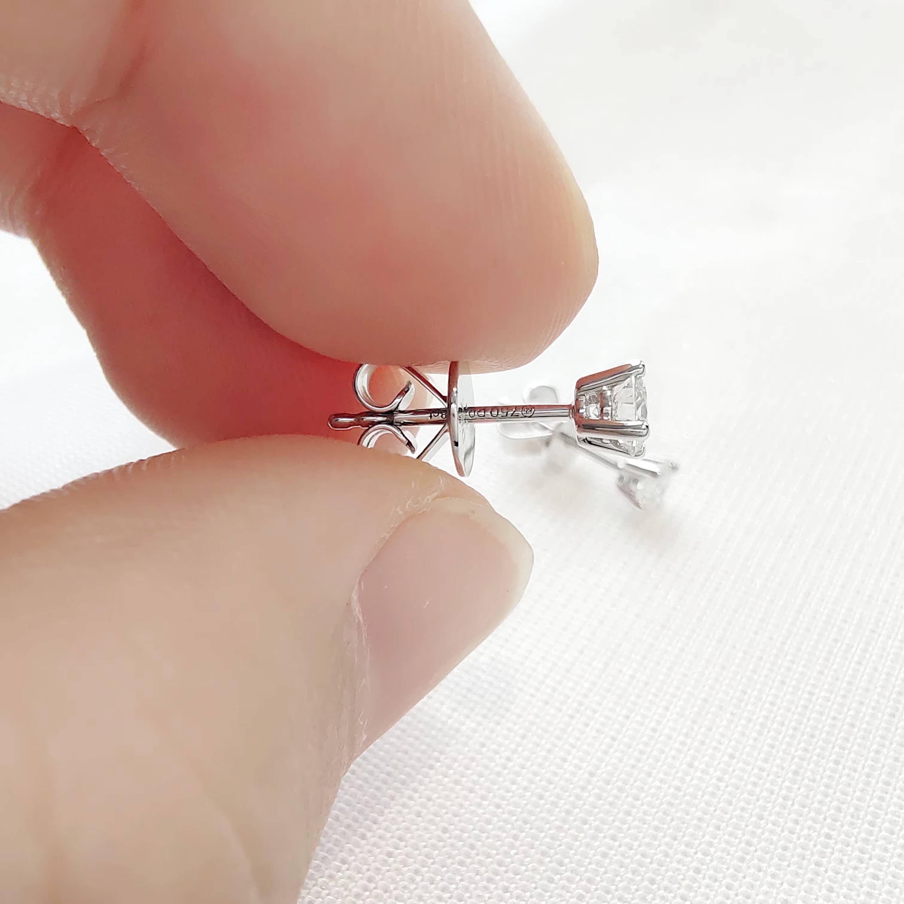 Custom 18K White Solid Gold D Color VS 03ct Round Cut Lab Grown Diamond Stud Earrings for Women