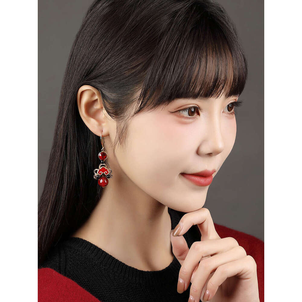 Chinese Style Red Year New Festive Exquisite Bride with Classical Features 2024 Earrings for Women