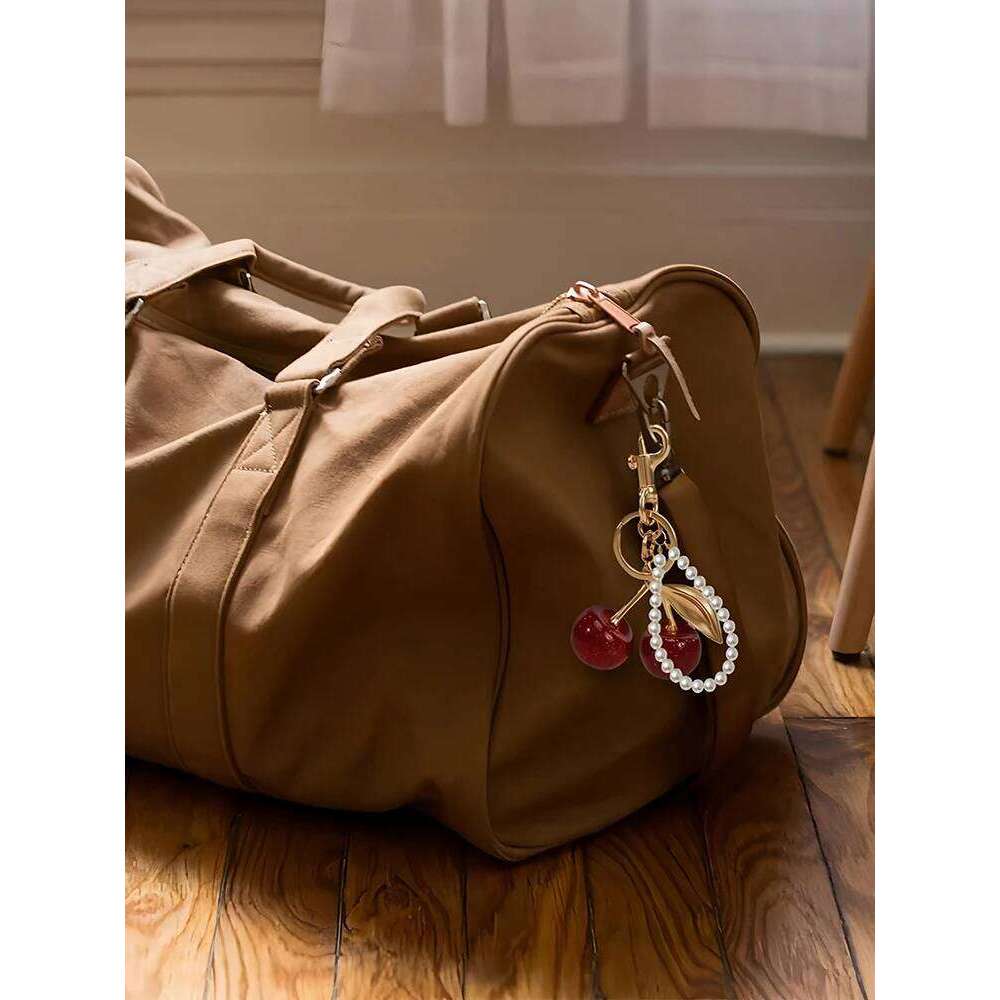 Exquisite Premium Pearl Red Cherry Golden Key Chain Simplicity Individuality Bag Pendant Accessory Z260130
