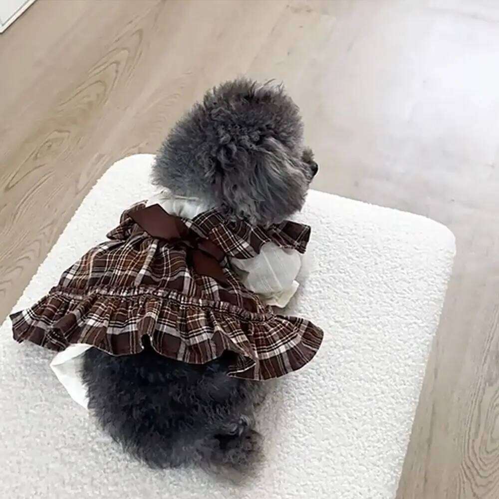 Retro Pet Strap Skirt Soft Breathable Cat Plaid Pleated Shirt Flying Sleeve Thin Design Dog Vest Dresses Four Season H260129