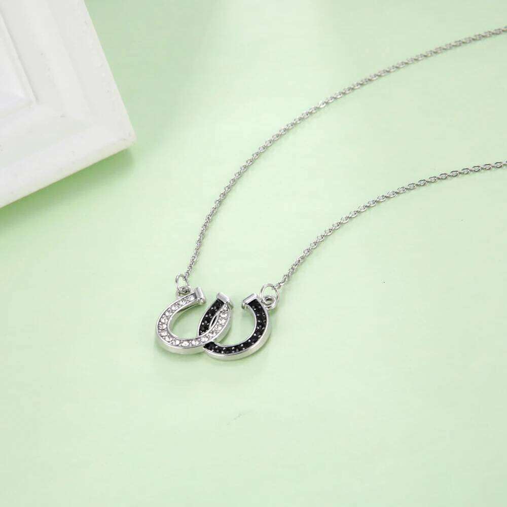 Lovely Double Horseshoe W shape Clavicle Crystal Hoof Pendant Necklace For Women Gift Lucky Rhinestone Jewelry
