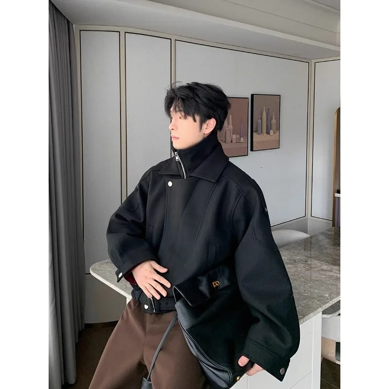 Autumn Winter Short Woolen Coats Men Cotton Clips Fake Two Pieces Stand Collar Simple Parkas Irregular n Thickening Jackets 260122