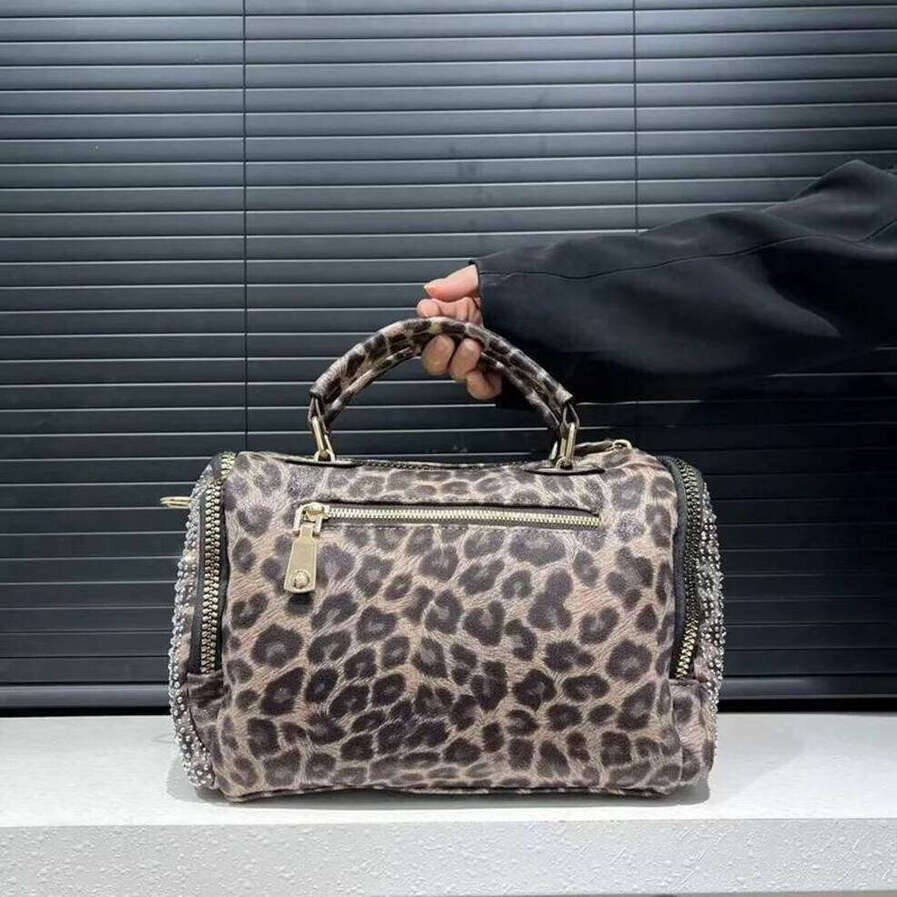 OLOEY 2025 Women Retro Trendy Large Capacity Leopard Print Tote Luxury Creativity Women's Full Inlaid Diamond Handbags Shoulder Bag High-End Sing