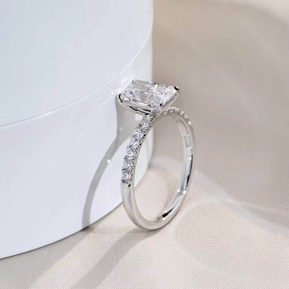 Stock Diamond Jewelry MSR-239 18k Gold Solitaire Engagement Diamond Ring 205ct D VS1 Radiant Cut Lab Grown Diamond Ring