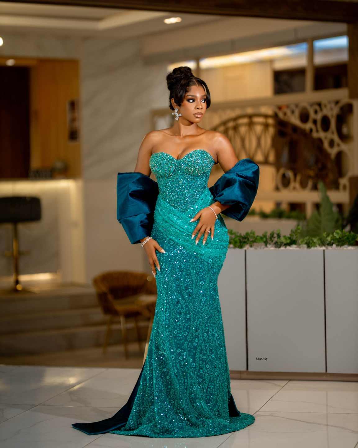 Glamorous Sequined Evening Gown Crystals Beading Sweethear Neck Guest Prom Gown With Big Bow Customized