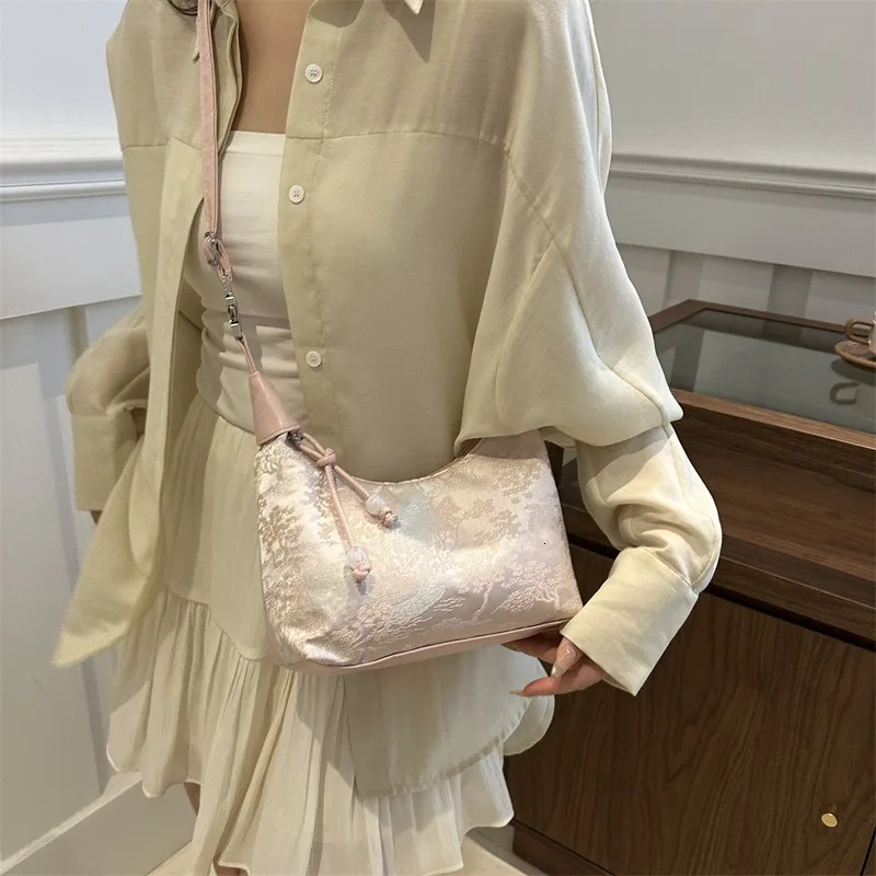Chinese Style Fine Embroidery Ladies Handbags Summer Fashion Shoulder Bag Crossbody Daily Party Tote Handbag for Women 260129