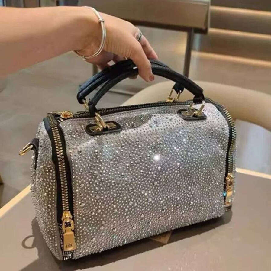 OLOEY 2025 Women Retro Trendy Large Capacity Leopard Print Tote Luxury Creativity Women's Full Inlaid Diamond Handbags Shoulder Bag High-End Sing