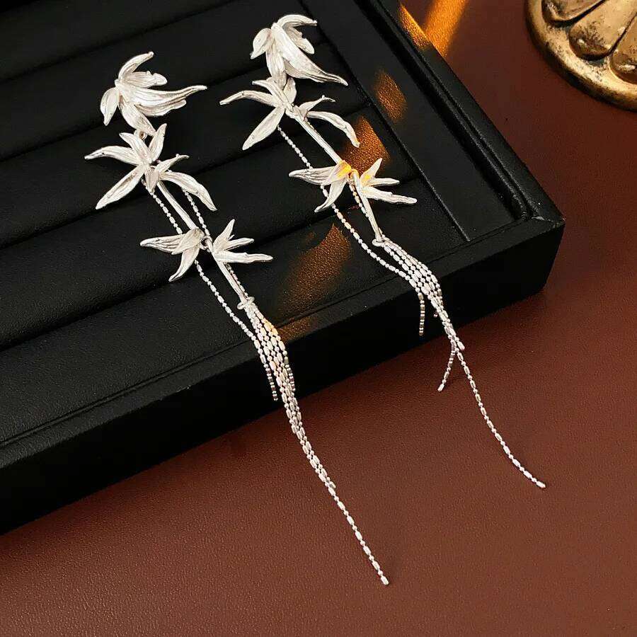 2025 New Chinese Style Bamboo Leaves Long Tassel Drop Earrings Elegant Retro Flower Pendant Earring Hanfu Cheongsam Accessory K1