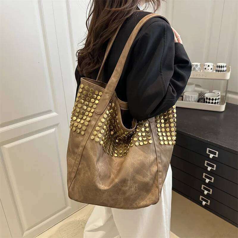 New Women's Shoulder Bag Rivet Soft Leather Tote for Female Pu Large Capacity Shopper Handbags Casual Armpit Bags Z260130