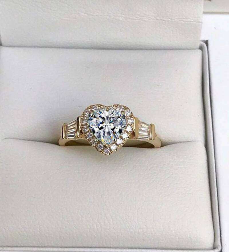 Elegant Noble Gold Color Heart Ring for Women Fashion Inlaid White Zircon Stones Wedding Rings Bride Engagement Jewelry XJ260130