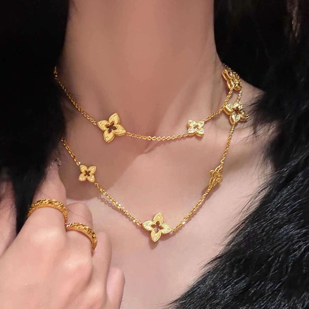 18K Real Gold Plated Light Luxury Zircon Stripe Rhombus Hollow Flower Necklace Fashion High-end Exquisite Jewelry for Women
