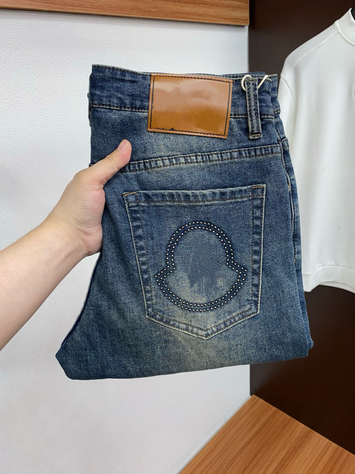 Designer jeans, men's jeans Stylish Mens' Custom Fit Jeans: Combining Vintage Design Elements with Modern Comfort