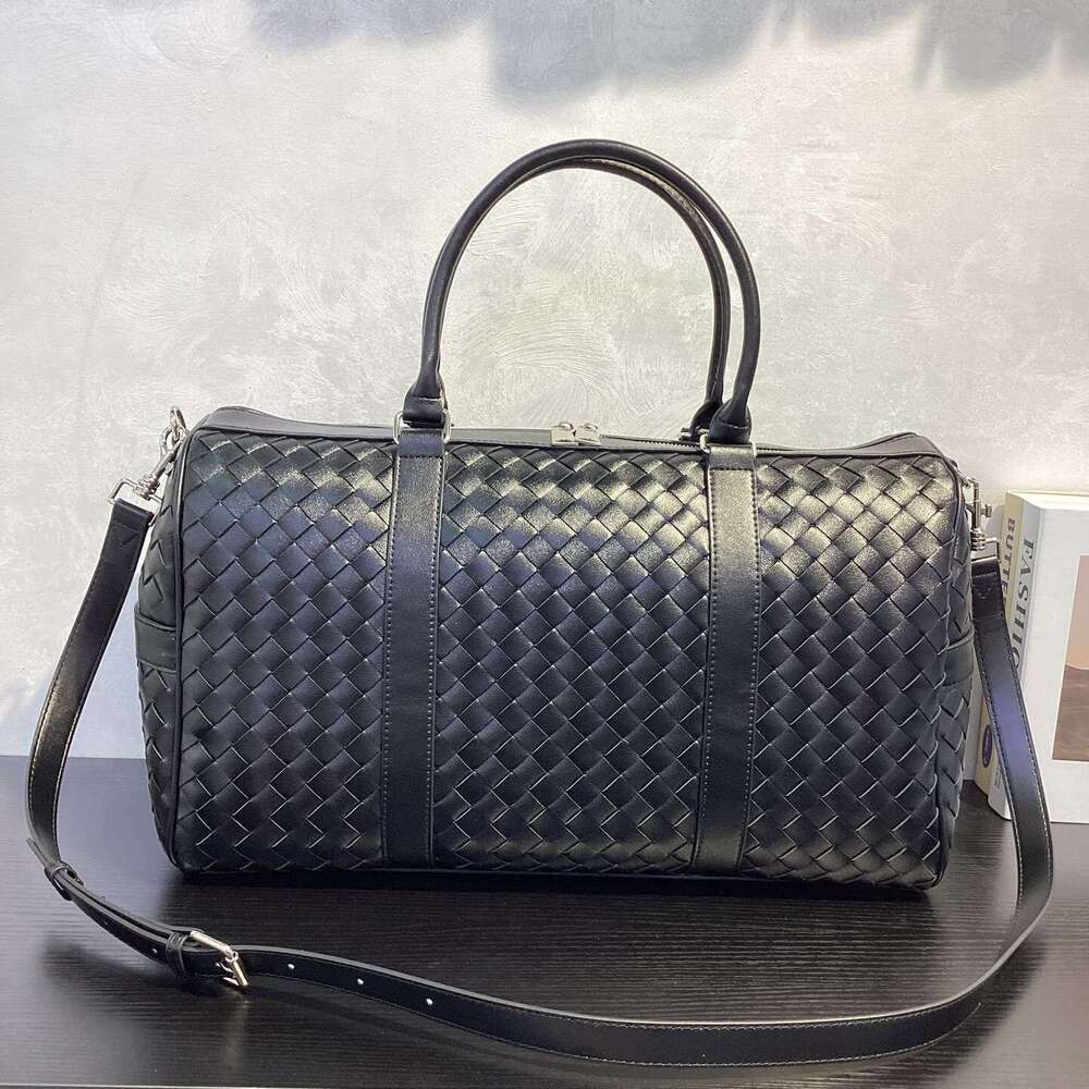 Totebag Shoulder ROSE NOIRE European And American Genuine Leather Luxury High End Women S Monogram Messenger Baguette Round Bag