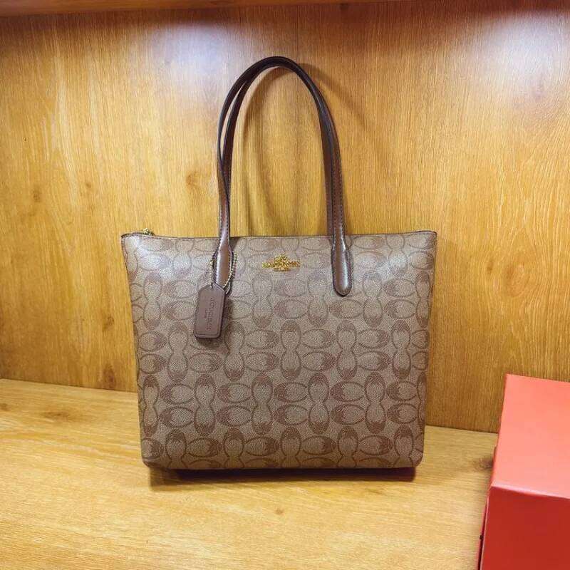 Premium Vintage Luxury Crossbody Bag Large Capacity Practical Stylish for Daily Commute Weekend Outdoor Leisure Outings Z260130