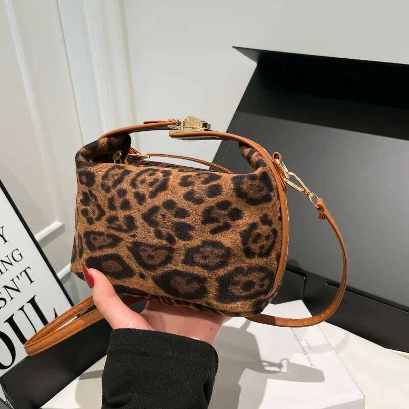 New Retro Leopard Print Shoulder for women Frosted Personality Design Street Trend Commuter Versatile female Crossbody Bag