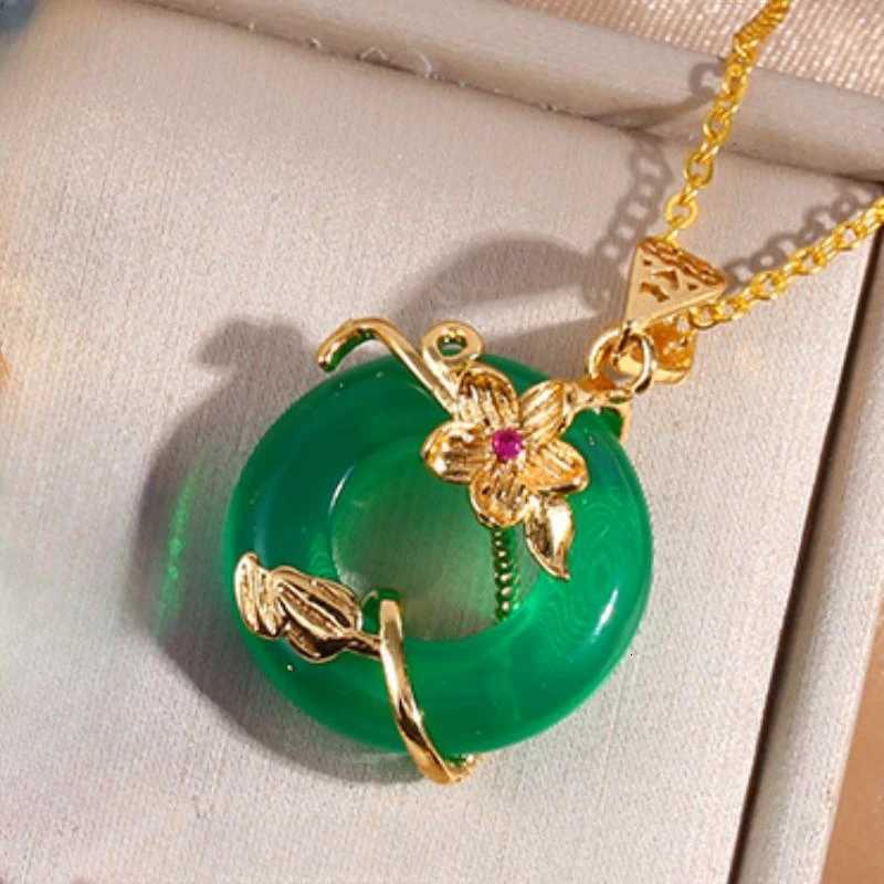 Copper 5 Flowers Tree of Life Leaves and Imitation Jade Pendant Necklaces Give Women A Sense of Luxury and Niche Design Y260130