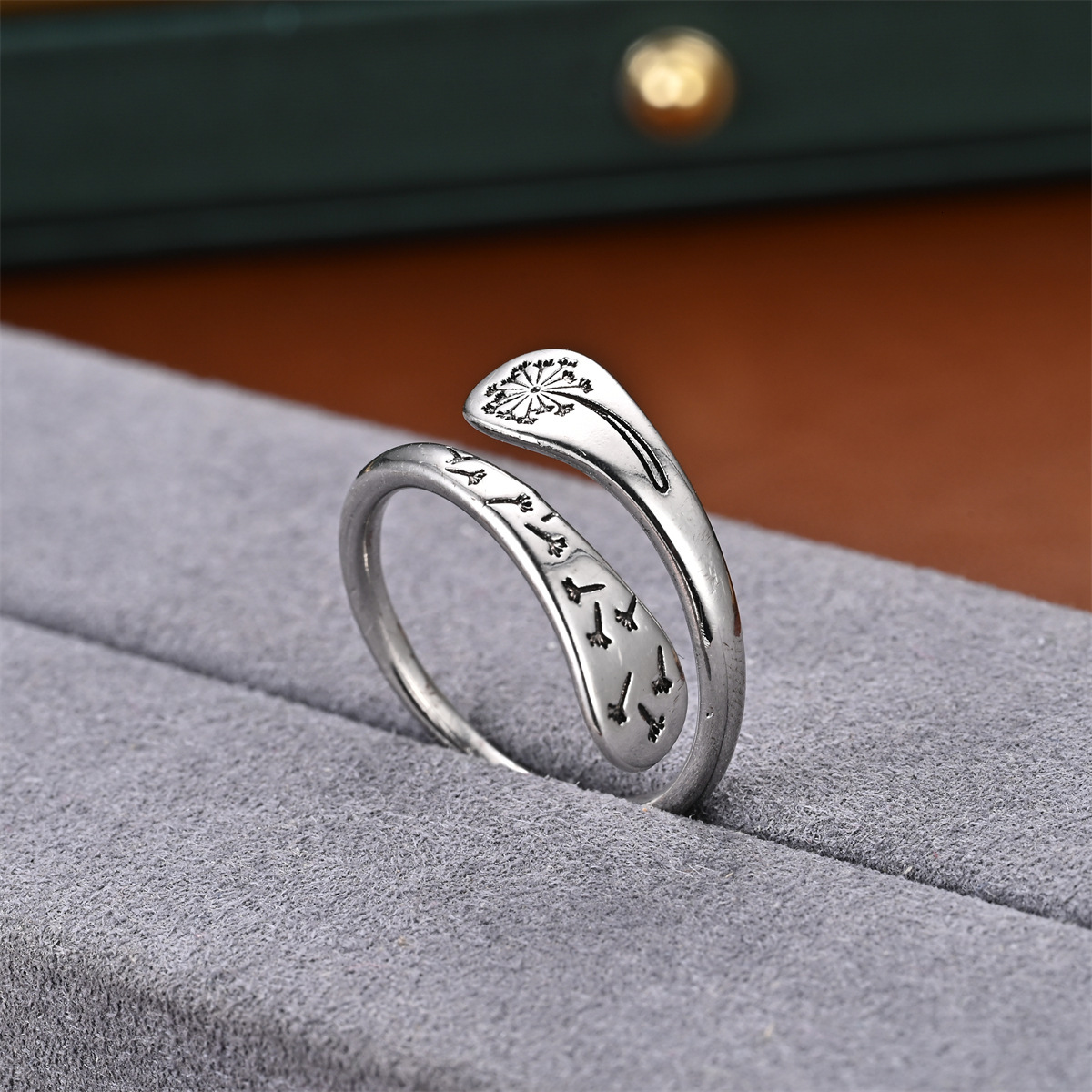 Fashion New Hydraulic Open Peacock Oil Inspirational Couple Ring Source Manufacturer